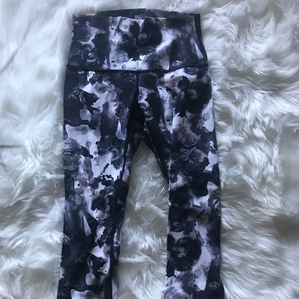 RARE Lululemon Wunder-Under Hi-Rise Crop